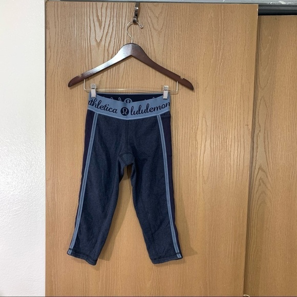 Lululemon Inner Essence Crop Leggings Gray - Picture 3 of 9